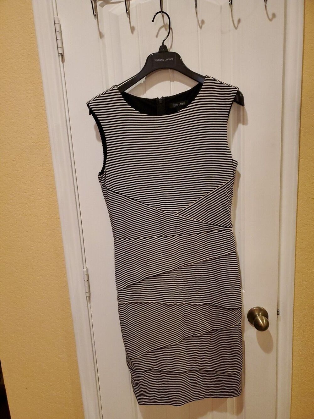 WHITE HOUSE BLACK MARKET SLIM FIT DRESS SIZE 12 runs small
